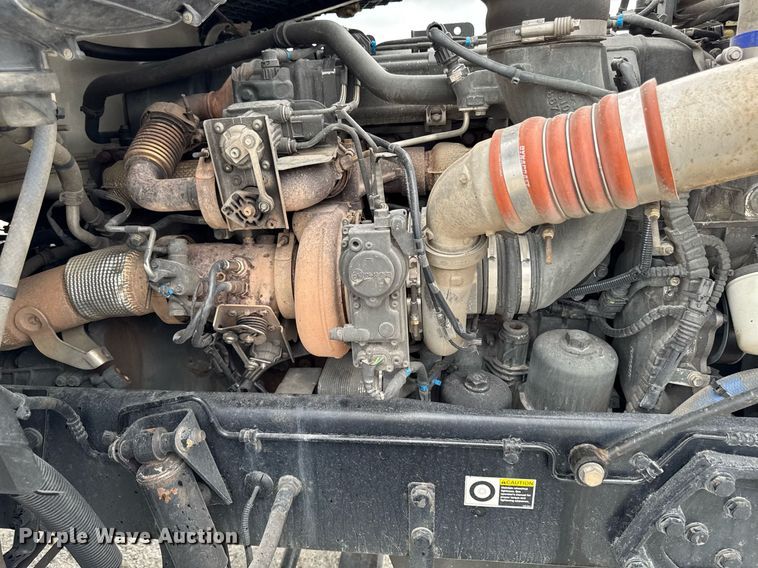 image for item EM2171 2015 Kenworth T880 semi truck