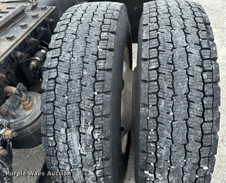 image for item EM2171 2015 Kenworth T880 semi truck