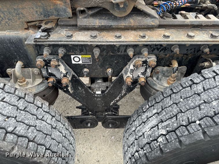 image for item EM2171 2015 Kenworth T880 semi truck