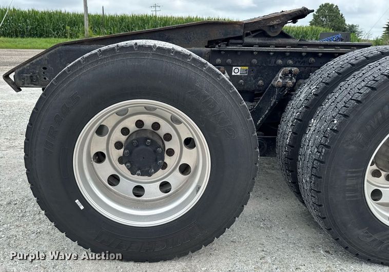 image for item EM2171 2015 Kenworth T880 semi truck