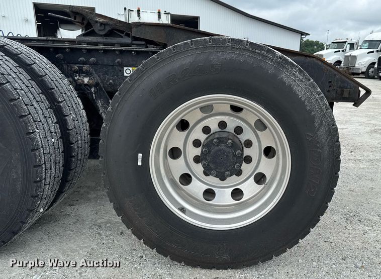 image for item EM2171 2015 Kenworth T880 semi truck