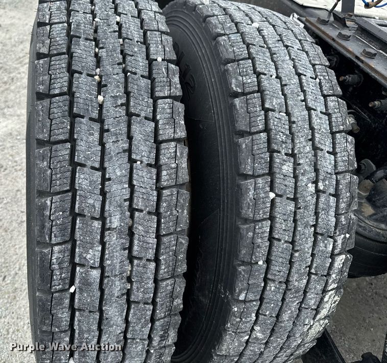 image for item EM2171 2015 Kenworth T880 semi truck