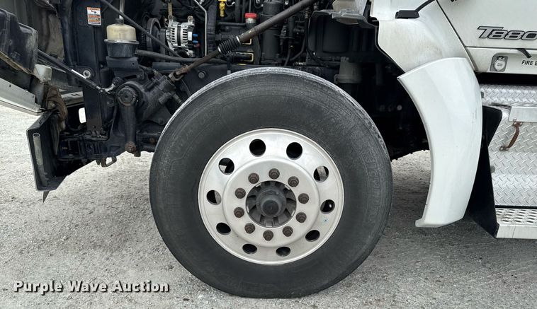 image for item EM2171 2015 Kenworth T880 semi truck