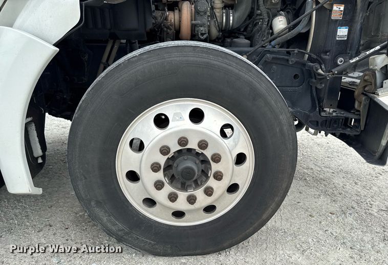 image for item EM2171 2015 Kenworth T880 semi truck