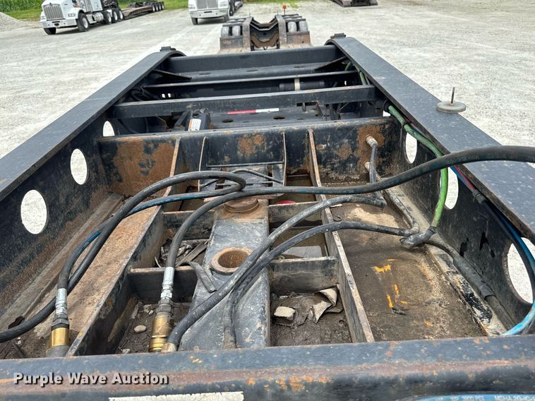 image for item EM2172 2000 Fontaine TL50-NGP lowboy equipment trailer