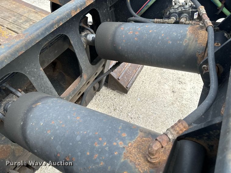 image for item EM2172 2000 Fontaine TL50-NGP lowboy equipment trailer