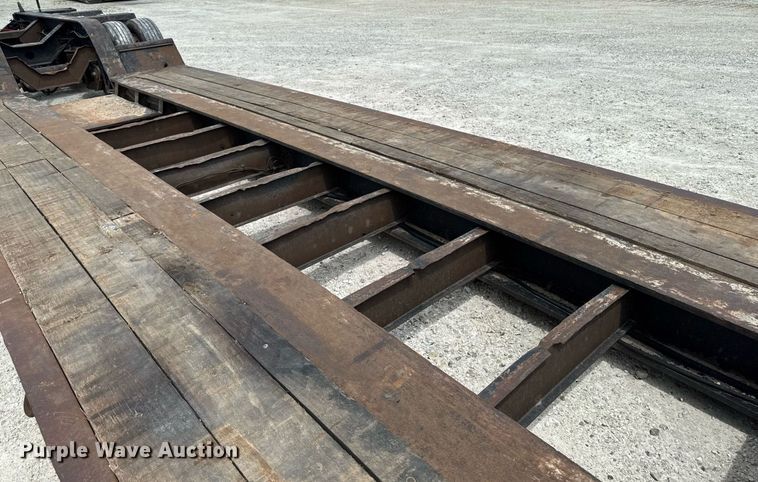 image for item EM2172 2000 Fontaine TL50-NGP lowboy equipment trailer