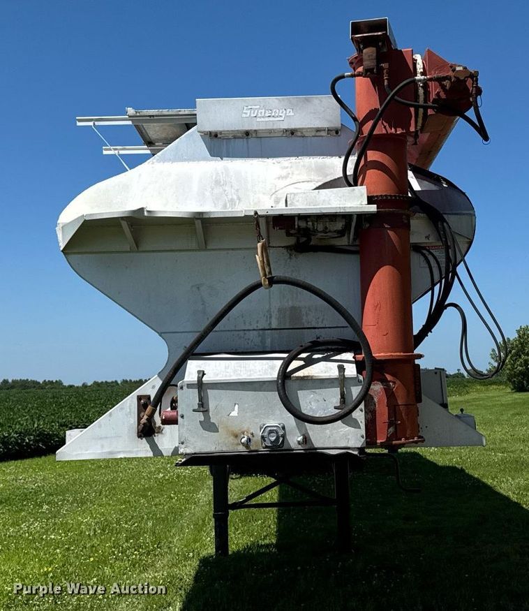 image for item EM2190 2003 Sudenga feed delivery trailer