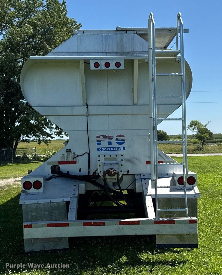 image for item EM2190 2003 Sudenga feed delivery trailer