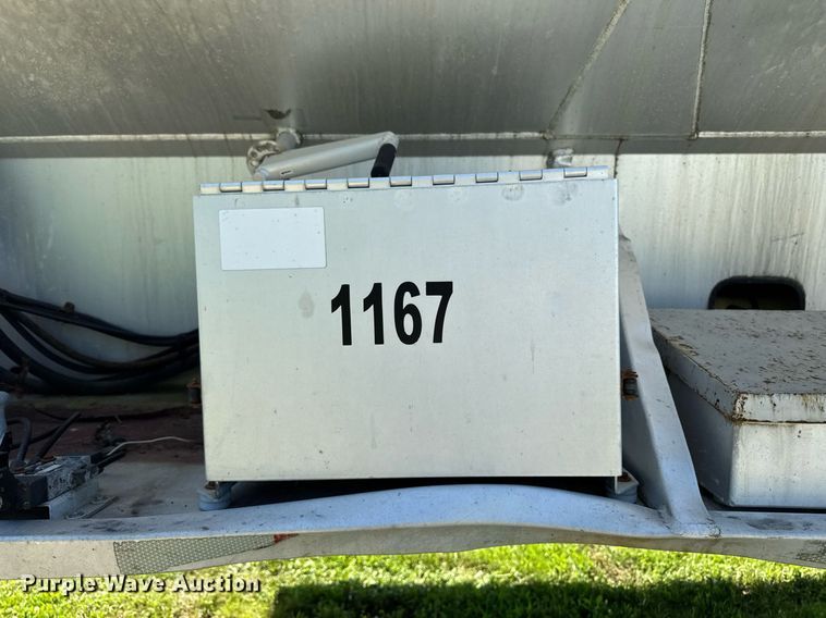 image for item EM2190 2003 Sudenga feed delivery trailer