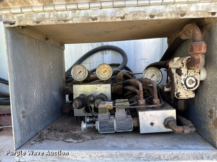 image for item EM2190 2003 Sudenga feed delivery trailer