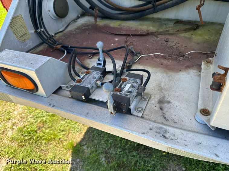 image for item EM2190 2003 Sudenga feed delivery trailer