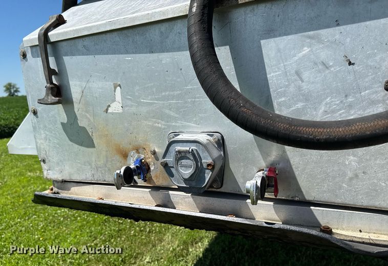 image for item EM2190 2003 Sudenga feed delivery trailer