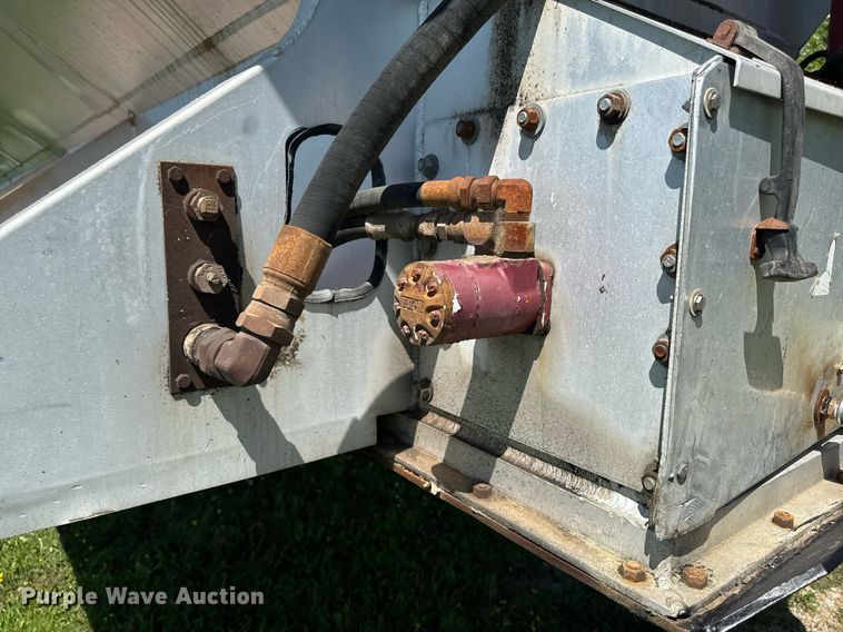 image for item EM2190 2003 Sudenga feed delivery trailer