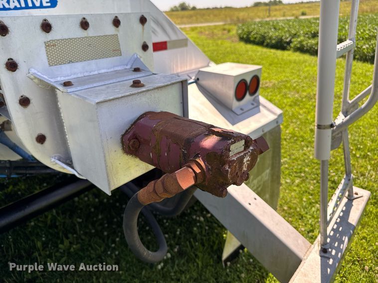 image for item EM2190 2003 Sudenga feed delivery trailer