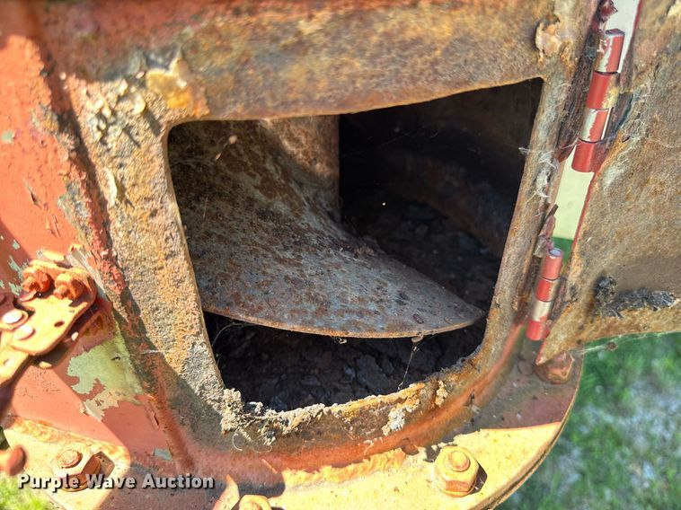 image for item EM2190 2003 Sudenga feed delivery trailer