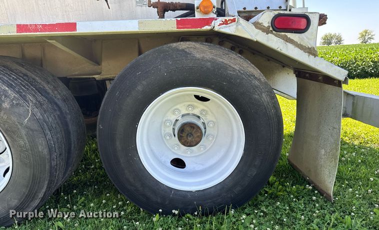 image for item EM2190 2003 Sudenga feed delivery trailer