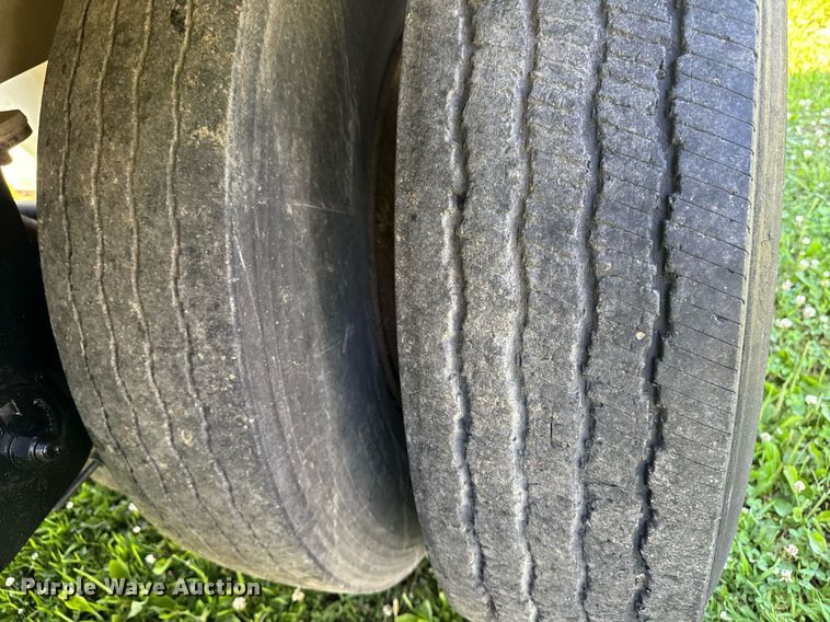 image for item EM2190 2003 Sudenga feed delivery trailer