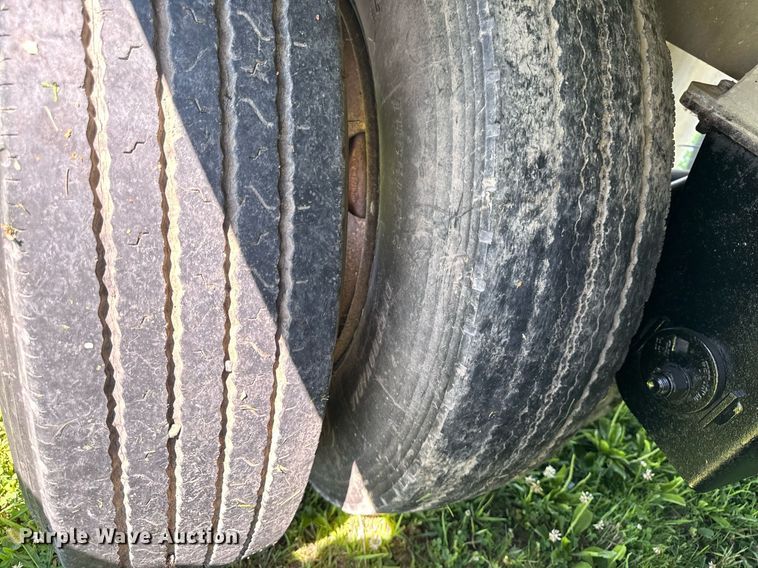 image for item EM2190 2003 Sudenga feed delivery trailer