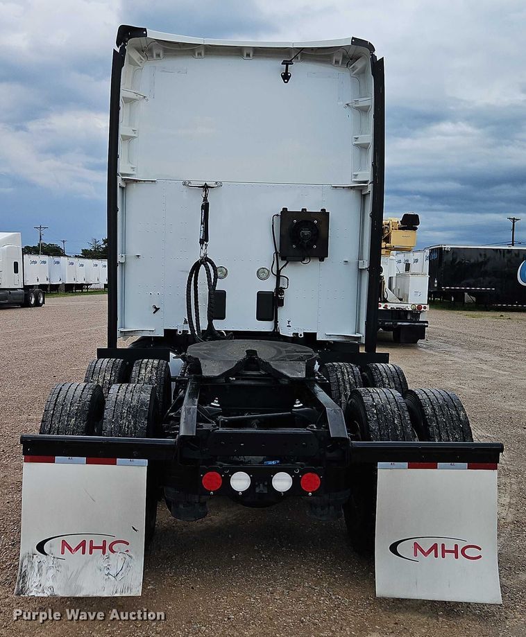 image for item EO4558 2018 Kenworth T680 semi truck