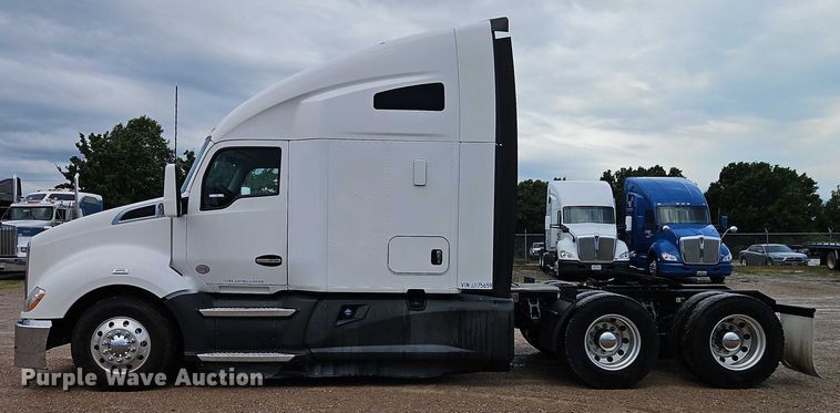 image for item EO4558 2018 Kenworth T680 semi truck