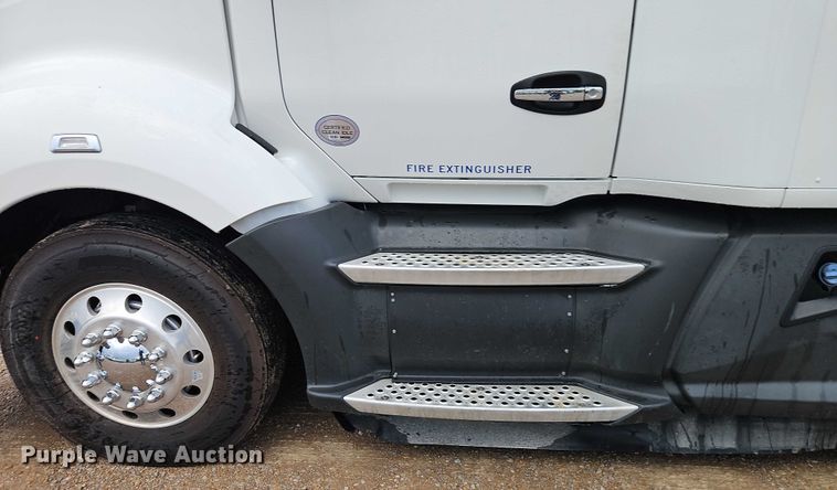 image for item EO4558 2018 Kenworth T680 semi truck