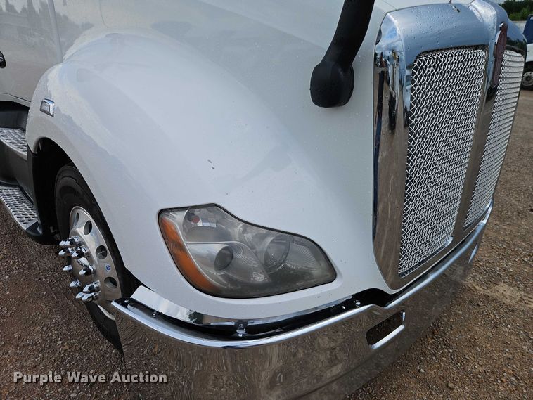 image for item EO4558 2018 Kenworth T680 semi truck