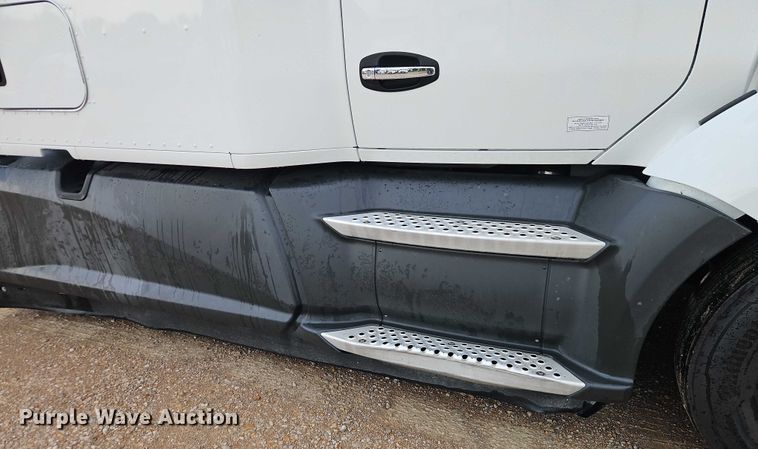 image for item EO4558 2018 Kenworth T680 semi truck