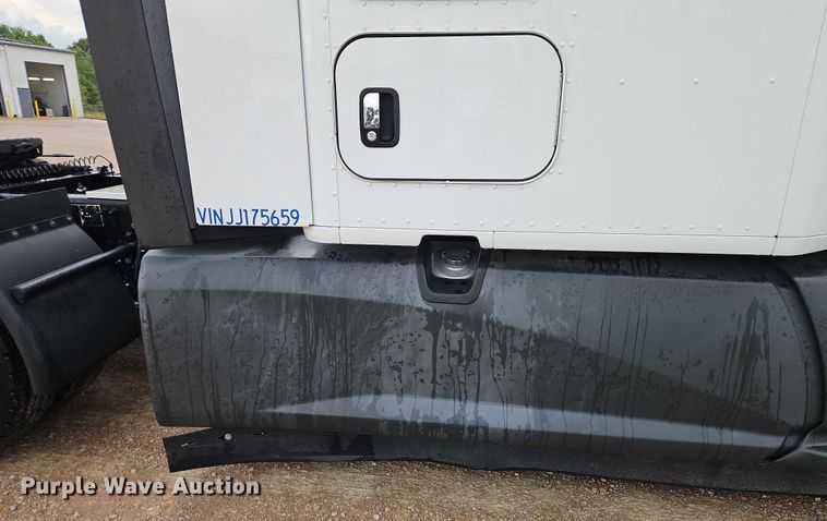 image for item EO4558 2018 Kenworth T680 semi truck