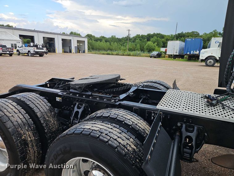 image for item EO4558 2018 Kenworth T680 semi truck