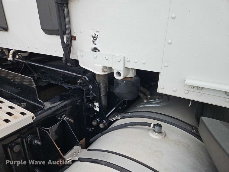 image for item EO4558 2018 Kenworth T680 semi truck