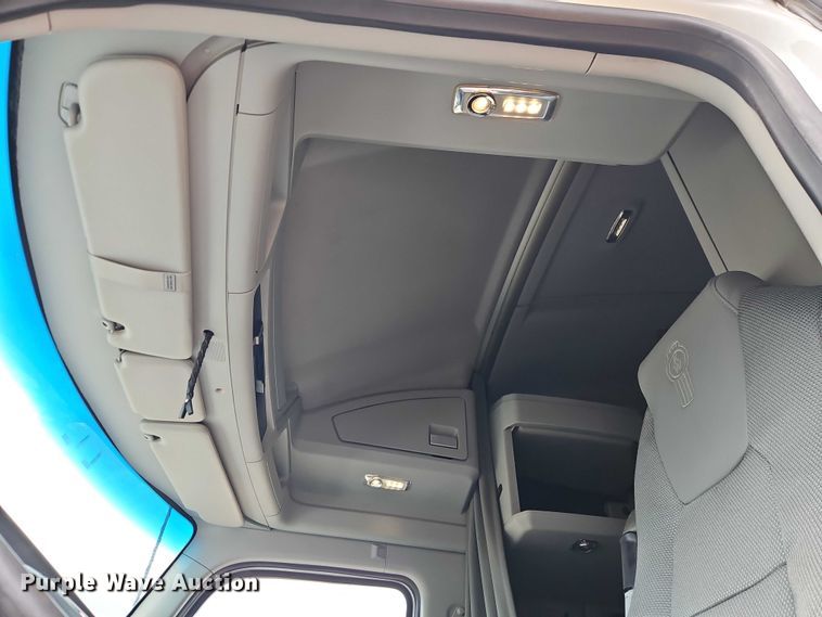 image for item EO4558 2018 Kenworth T680 semi truck