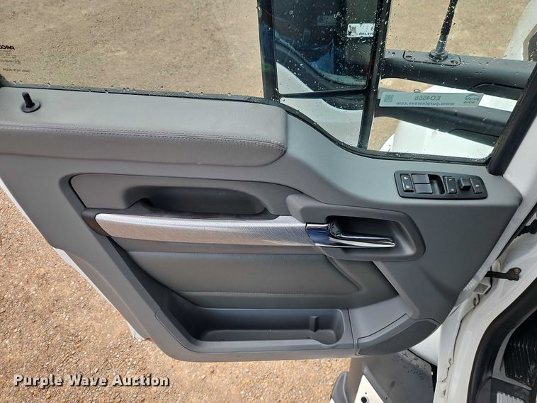 image for item EO4558 2018 Kenworth T680 semi truck