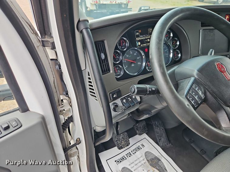 image for item EO4558 2018 Kenworth T680 semi truck