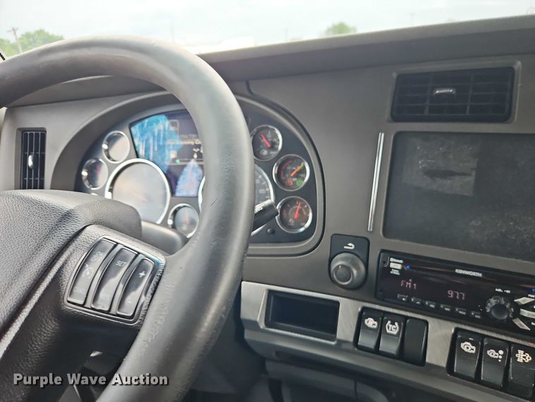 image for item EO4558 2018 Kenworth T680 semi truck