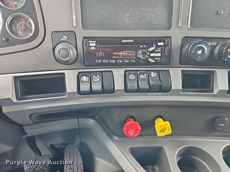 image for item EO4558 2018 Kenworth T680 semi truck