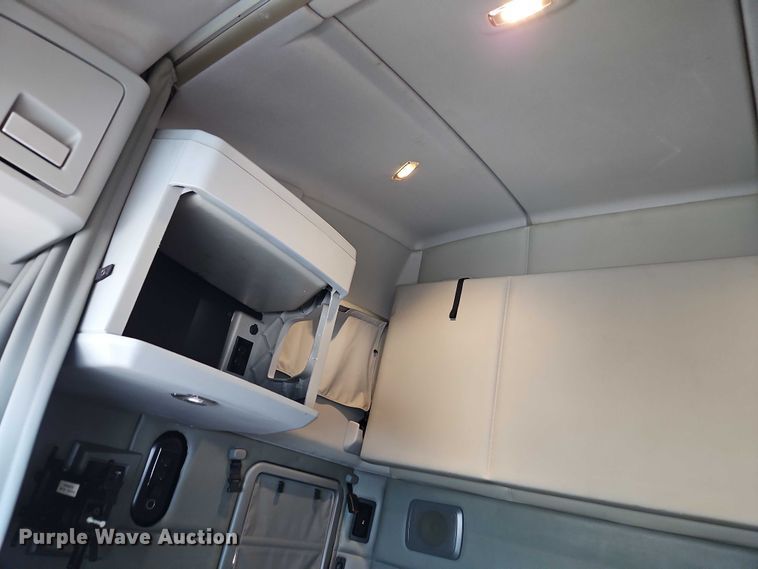 image for item EO4558 2018 Kenworth T680 semi truck