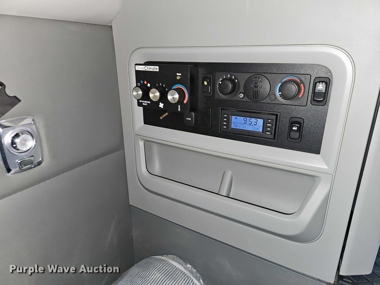 image for item EO4558 2018 Kenworth T680 semi truck