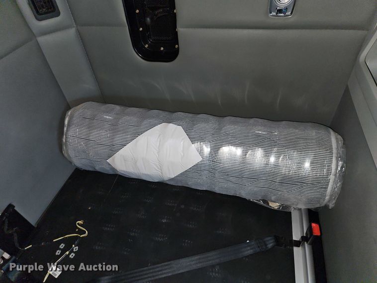 image for item EO4558 2018 Kenworth T680 semi truck