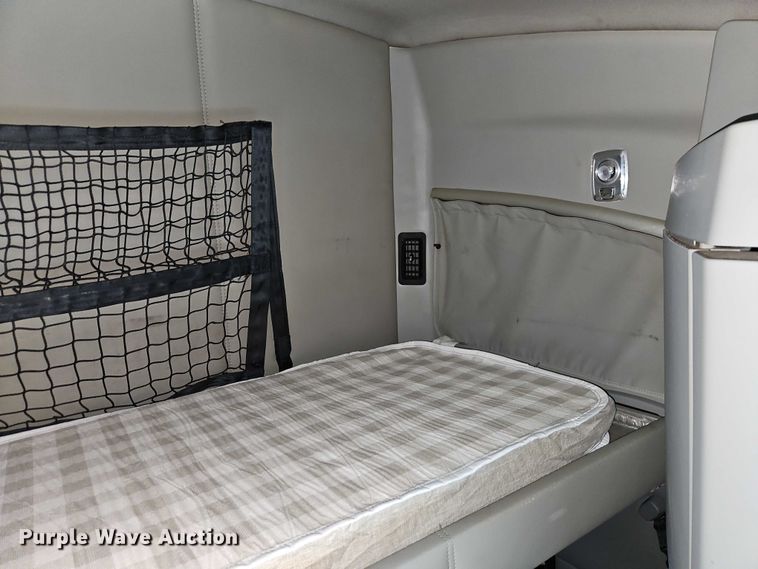 image for item EO4558 2018 Kenworth T680 semi truck