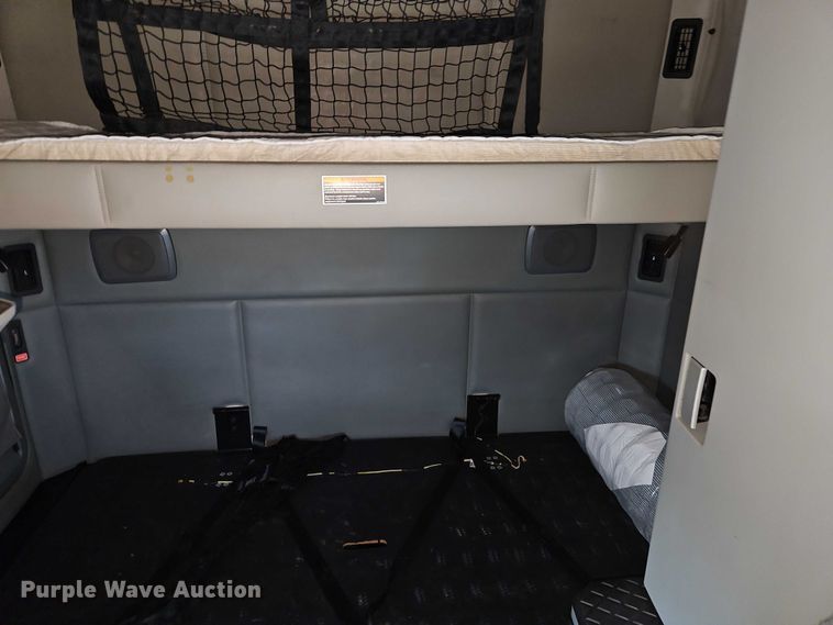 image for item EO4558 2018 Kenworth T680 semi truck