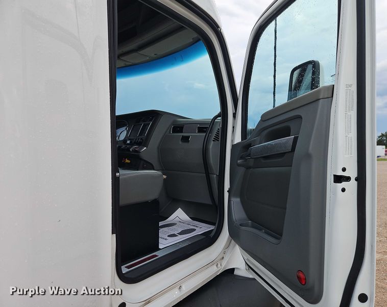 image for item EO4558 2018 Kenworth T680 semi truck