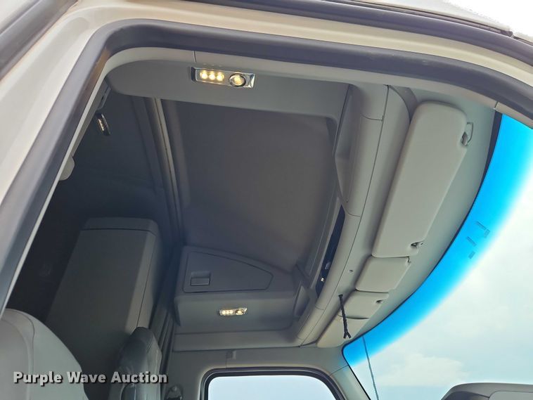 image for item EO4558 2018 Kenworth T680 semi truck