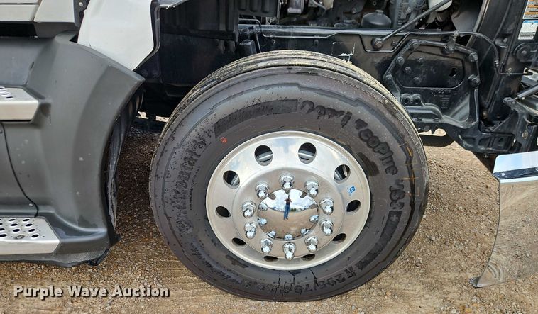 image for item EO4558 2018 Kenworth T680 semi truck