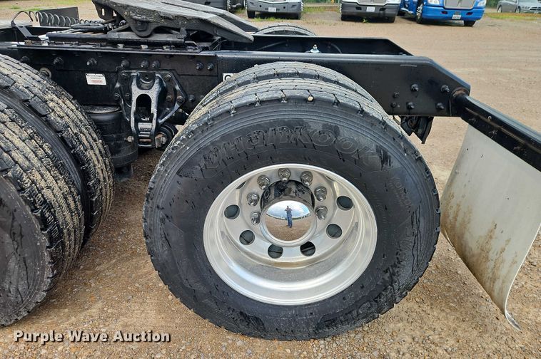 image for item EO4558 2018 Kenworth T680 semi truck