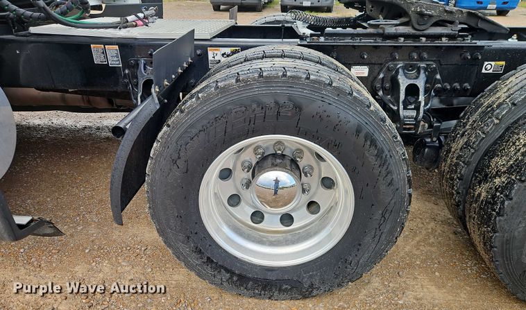 image for item EO4558 2018 Kenworth T680 semi truck