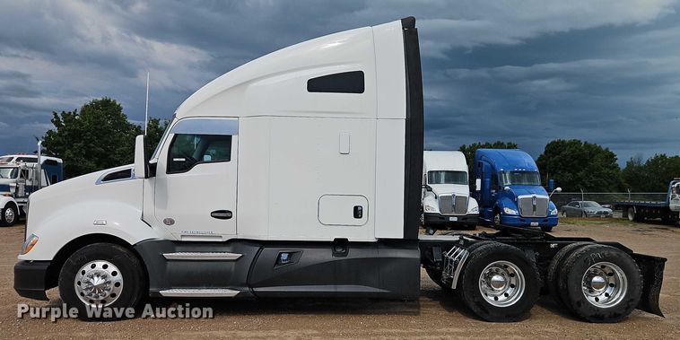 image for item EO4559 2017 Kenworth T680 semi truck