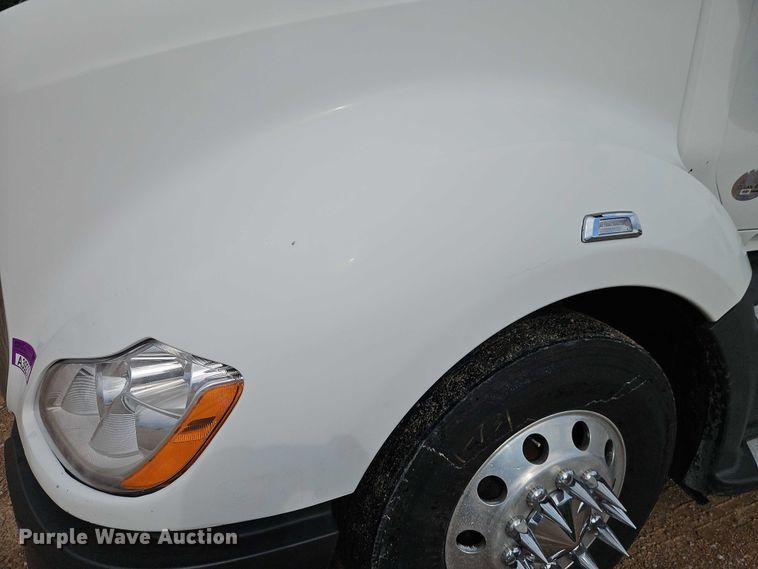 image for item EO4559 2017 Kenworth T680 semi truck