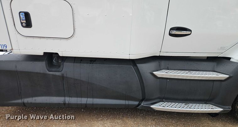 image for item EO4559 2017 Kenworth T680 semi truck