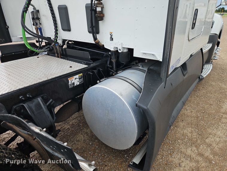 image for item EO4559 2017 Kenworth T680 semi truck